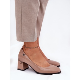 Bombas barnizadas de cuero en el pilar de beige Vinceza 91130 5
