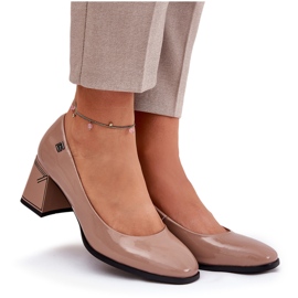 Bombas barnizadas de cuero en el pilar de beige Vinceza 91130 8