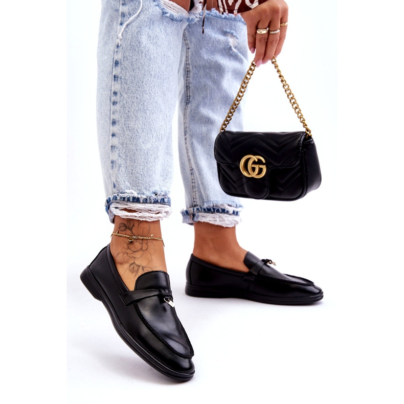Mocasines negros para mujeres con un candado decorativo 1 Mocasines negros para mujeres con un candado decorativo 1