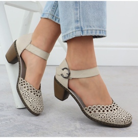 Sandalias de cuero para mujeres en el Rieker 40902-60 Beige Post 4