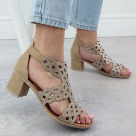 Tacones altos de las mujeres en Rieker 64773-61 Sandalias beige 3