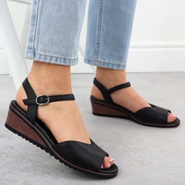 Sandalias de mujeres sobre cuñas Black Potocki 12624 negro 5