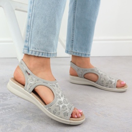 Sandalias para mujeres en una erupción flexible con flores gris unisoft 7196 6