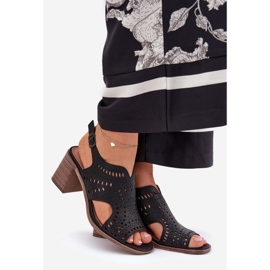 Sandalias de mujer abierta en el pilar negro 1