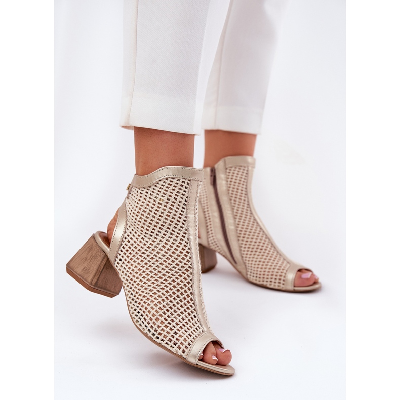 Tacones altos de cuero para mujeres con un tacón Maciejka abierto 06899-25 Golden-Beige 2