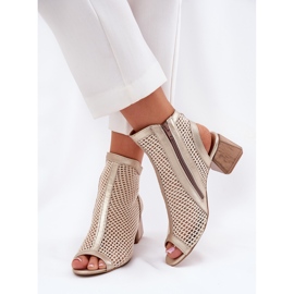 Tacones altos de cuero para mujeres con un tacón Maciejka abierto 06899-25 Golden-Beige 3