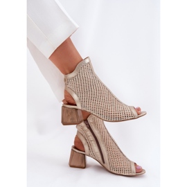 Tacones altos de cuero para mujeres con un tacón Maciejka abierto 06899-25 Golden-Beige 8