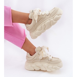 Zapatillas de deporte de cuero para mujeres en la plataforma masiva GOE RR2N4043 beige 10