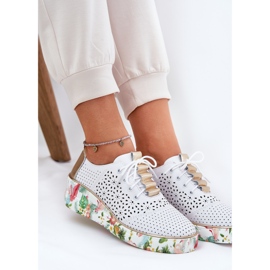 Zapatos de cuero para mujeres para Artiker 56C1800 White and Gold blanco 8