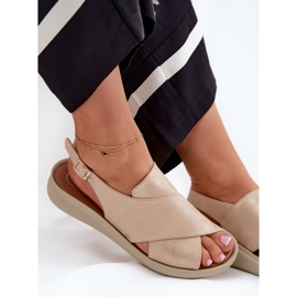 Jezzi Sandalias para mujeres con cuero ecológico dorado 8