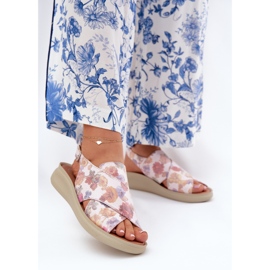 Jezzi Sandalias para mujeres con cuero ecológico con flores multicolor 2 Jezzi Sandalias para mujeres con cuero ecológico con flores multicolor 2