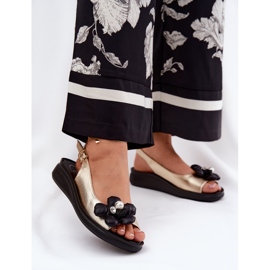 Jezzi Sandalias para mujeres con una flor de oro decorativa dorado 2