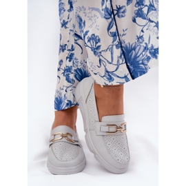 Vinceza Mocasines de cuero para mujeres con detalles dorados Vincez 88007 gris claro blanco 3