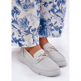 Vinceza Mocasines de cuero para mujeres con detalles dorados Vincez 88007 gris claro blanco 5