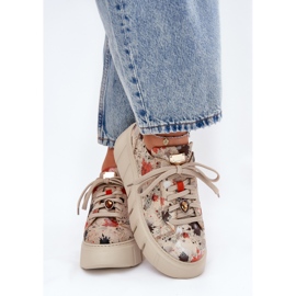 Zapatillas de deporte de cuero en la plataforma Maciejka 06891-18 beige 1