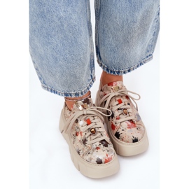 Zapatillas de deporte de cuero en la plataforma Maciejka 06891-18 beige 2