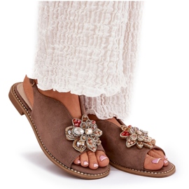 S.Barski Sandalias para mujeres de tacón plano con un adorno de S. Barski KV27-001 Beige oscuro 8