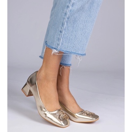 Bombas de oro con tacones bajos con circones dorado 3