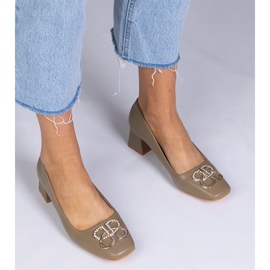 Bombas verdes con tacones bajos con circones 1
