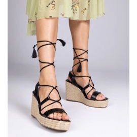 Sandalias negras alojadas en cuña negro 1