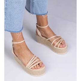 Beige Apartrilles en la plataforma 4
