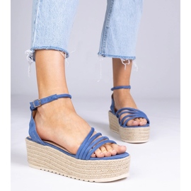 Sandalias de alpargatas azules en la plataforma 3