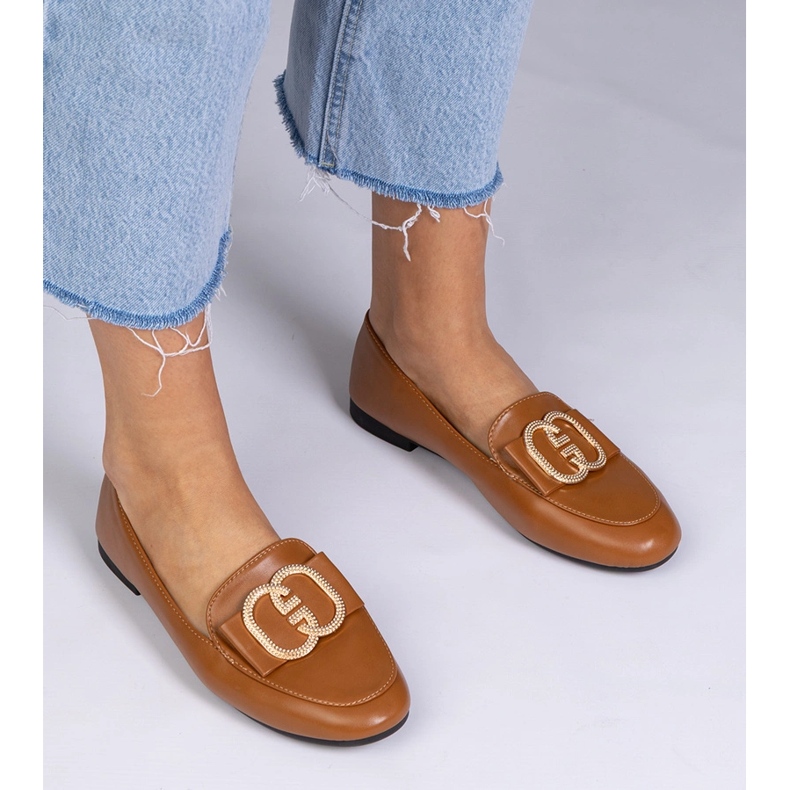 Mocasines de mujer marrón con una decoración dorada 1 Mocasines de mujer marrón con una decoración dorada 1