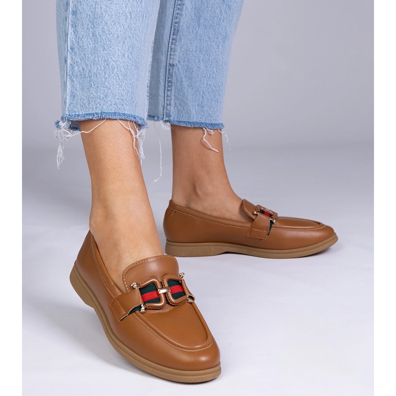 Mocasines marrones con eco -leather con un adorno marrón 1 Mocasines marrones con eco -leather con un adorno marrón 1