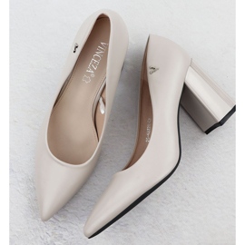 Bombas para mujeres en un pilar gris decorativo Vinceza 62220 4