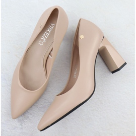 Vinceza Bombas para mujeres en una publicación decorativa beige vincza 62221 3