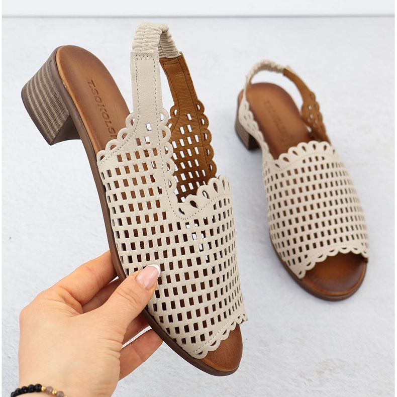 Beige Openwork Sandalias de cuero para mujeres Beige T.Sokolski L25-707 1