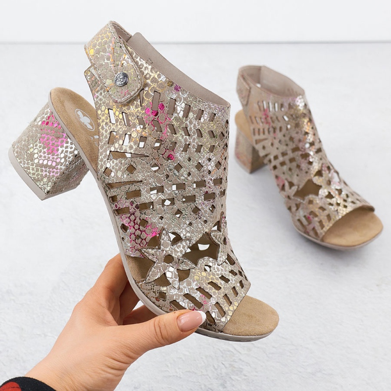 Sandalias femeninas construidas Openwork Rieker 64780-90 multicolor 1 Sandalias femeninas construidas Openwork Rieker 64780-90 multicolor 1