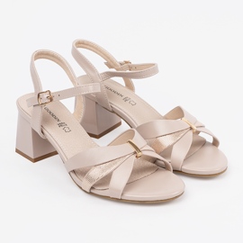 Goodin Sandalias de mujer en un poste beige. 3
