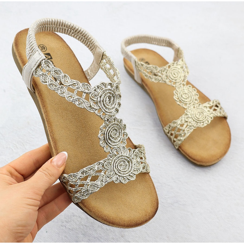 Las cómodas sandalias de las mujeres Irsona Golden Artiker 56C1281 dorado 1