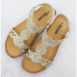 Las cómodas sandalias de las mujeres Irsona Golden Artiker 56C1281 dorado 3