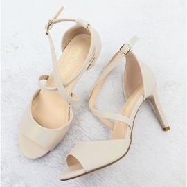Sandalias de mujeres en los tacones de perlas Sergio Leone SK432 beige 3