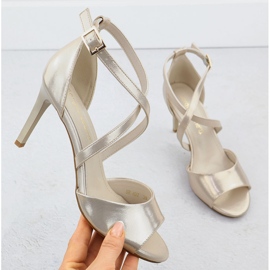 Sandalias femeninas en el Złote Sergio Leone Sk432 Satin Pin dorado 1