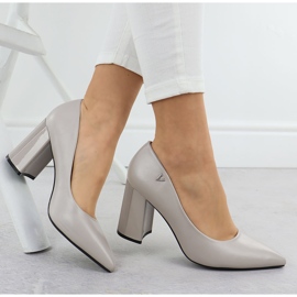 Bombas para mujeres en un pilar gris decorativo Vinceza 62220 5