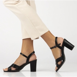 Filippo Sandalias de cuero para mujeres en el poste negro DS6901/25 BK 7