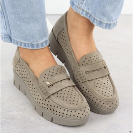 Mocasines para mujeres para una cuña de Openwork caki Potocki 12608 beige 6