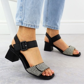 Las sandalias femeninas remonte negro 4