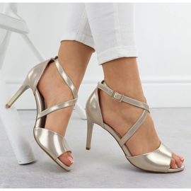 Sandalias femeninas en el Złote Sergio Leone Sk432 Satin Pin dorado 4