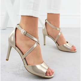 Sandalias femeninas en el Złote Sergio Leone Sk432 Satin Pin dorado 5