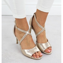 Sandalias femeninas en el Złote Sergio Leone Sk432 Satin Pin dorado 6