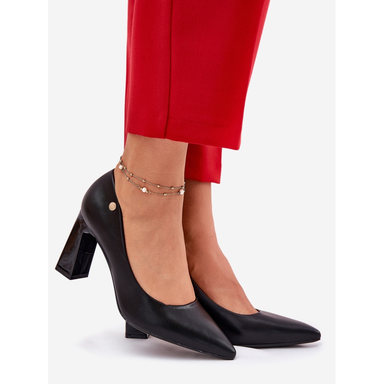 Bombas elegantes en el soporte negro Vinceza 62221 1