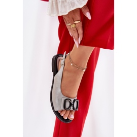 Jezzi Sandalias planas con decoración Eco Leather Plate plata 6
