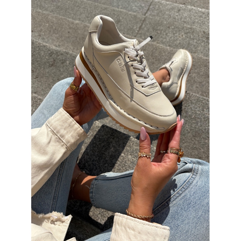 Zapatillas de deporte de cuero femenino en la plataforma Big Star RR274A334 beige 2