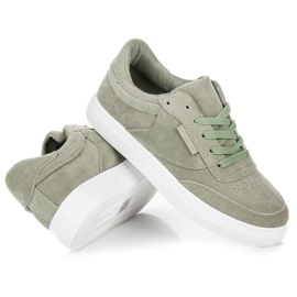 Zapatillas en la plataforma verde 2