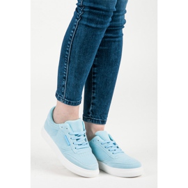 Zapatillas de deporte en la plataforma azul 1