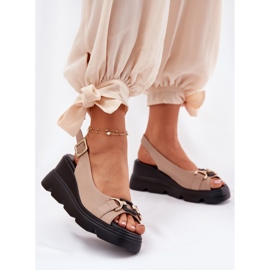 ARTIKER Sandalias de cuero para mujeres en cuña y plataforma con decoración artker 56c2209 beige 2